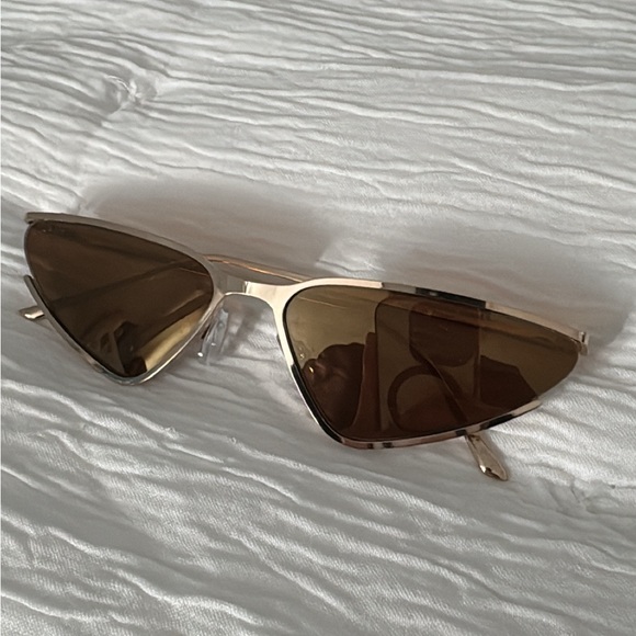 GOLD TRIANGLE NORDSTROM
SUNGLASSES - Picture 2 of 4
